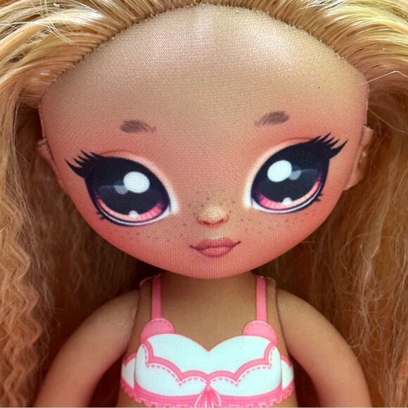 Na Na Na Surprise Teens Lora Vonn  fashion doll - Picture 3 of 9